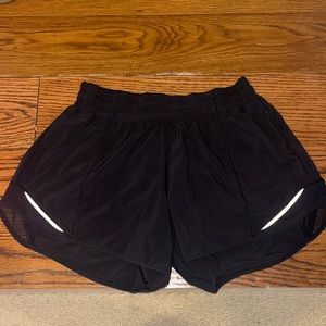 Lululemon tall hotty hot shorts size 6